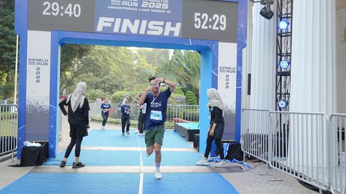 Race photo from KEMLU RUN 2025