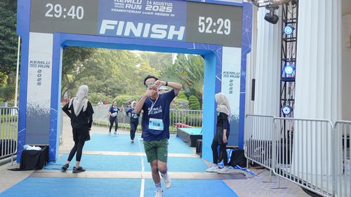 Race photo from KEMLU RUN 2025