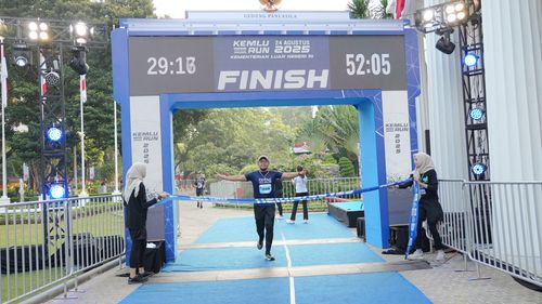 Race photo from KEMLU RUN 2025