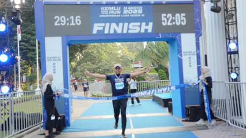 Race photo from KEMLU RUN 2025