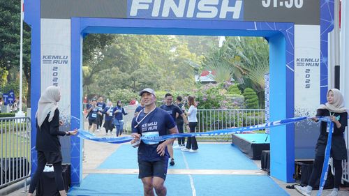 Race photo from KEMLU RUN 2025