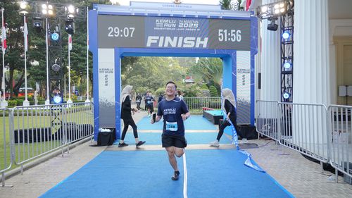 Race photo from KEMLU RUN 2025