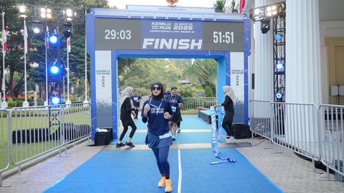 Race photo from KEMLU RUN 2025