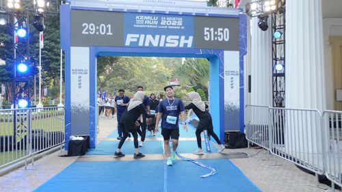 Race photo from KEMLU RUN 2025