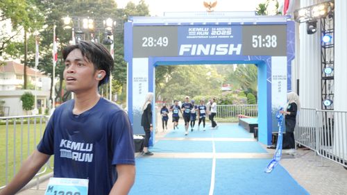 Race photo from KEMLU RUN 2025