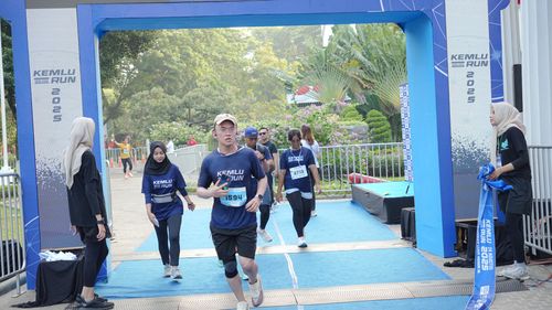 Race photo from KEMLU RUN 2025