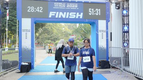 Race photo from KEMLU RUN 2025