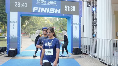 Race photo from KEMLU RUN 2025