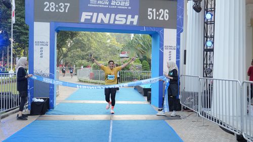 Race photo from KEMLU RUN 2025