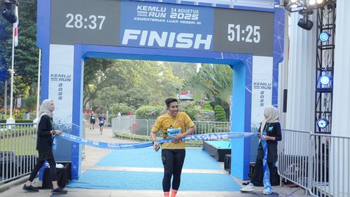 Race photo from KEMLU RUN 2025