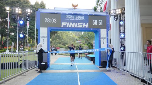 Race photo from KEMLU RUN 2025