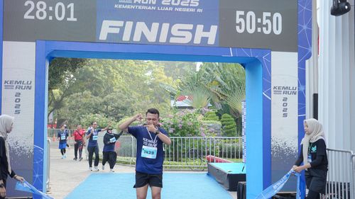 Race photo from KEMLU RUN 2025