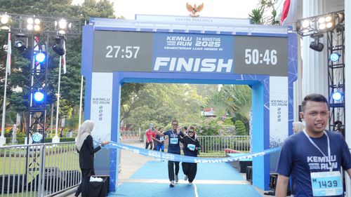 Race photo from KEMLU RUN 2025