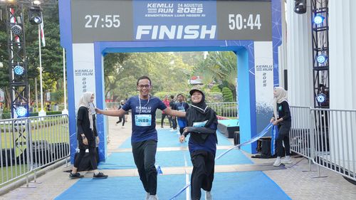Race photo from KEMLU RUN 2025