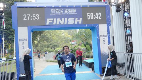 Race photo from KEMLU RUN 2025