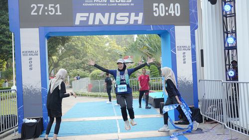 Race photo from KEMLU RUN 2025
