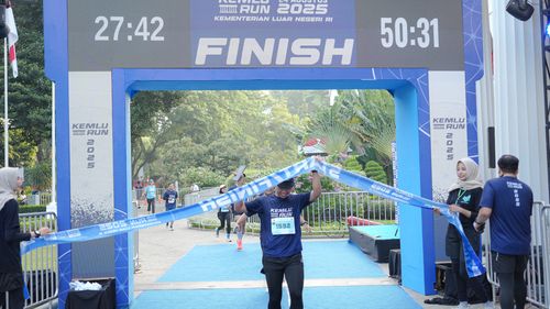 Race photo from KEMLU RUN 2025