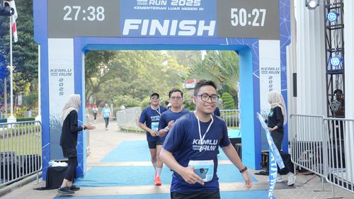 Race photo from KEMLU RUN 2025