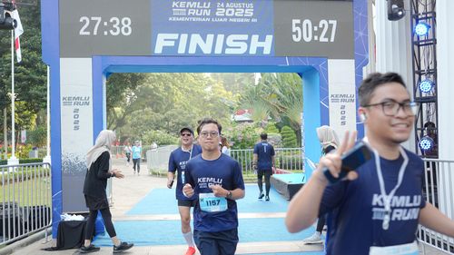 Race photo from KEMLU RUN 2025