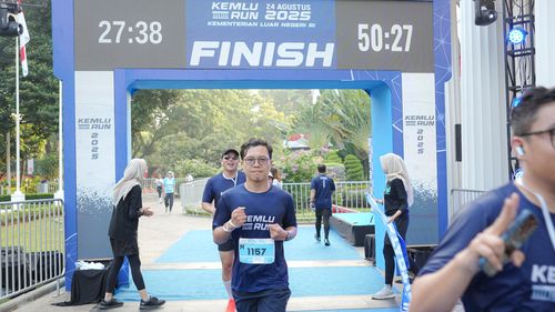 Race photo from KEMLU RUN 2025