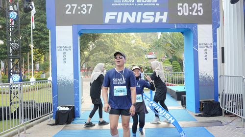 Race photo from KEMLU RUN 2025