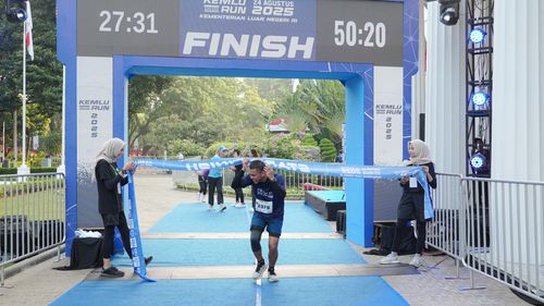 Race photo from KEMLU RUN 2025