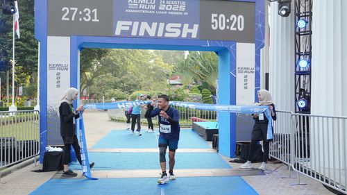 Race photo from KEMLU RUN 2025