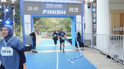 Race photo from KEMLU RUN 2025