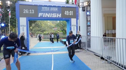 Race photo from KEMLU RUN 2025