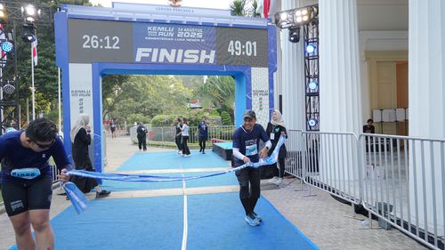 Race photo from KEMLU RUN 2025
