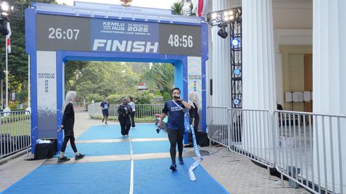 Race photo from KEMLU RUN 2025