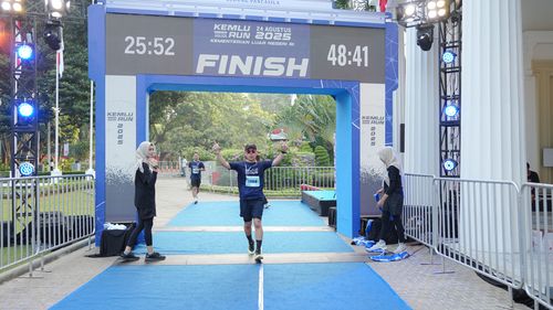 Race photo from KEMLU RUN 2025