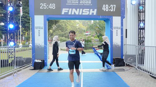 Race photo from KEMLU RUN 2025