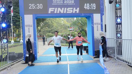 Race photo from KEMLU RUN 2025