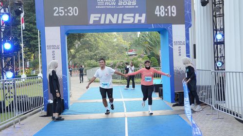 Race photo from KEMLU RUN 2025