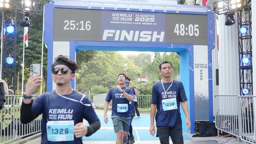 Race photo from KEMLU RUN 2025