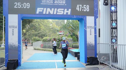 Race photo from KEMLU RUN 2025