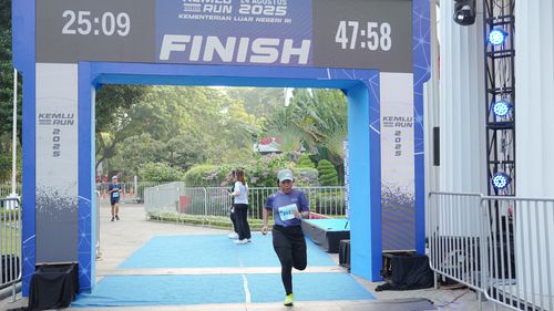 Race photo from KEMLU RUN 2025