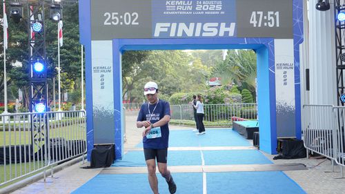Race photo from KEMLU RUN 2025