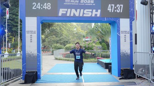 Race photo from KEMLU RUN 2025