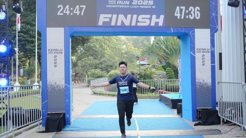 Race photo from KEMLU RUN 2025