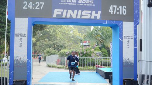 Race photo from KEMLU RUN 2025