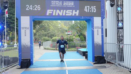Race photo from KEMLU RUN 2025