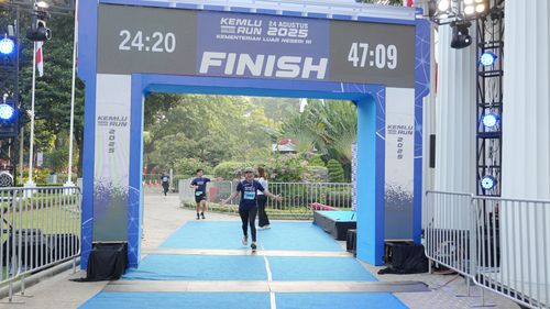 Race photo from KEMLU RUN 2025
