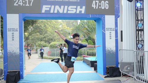 Race photo from KEMLU RUN 2025