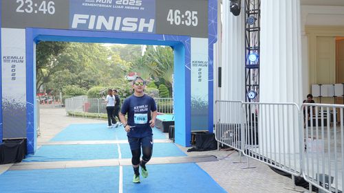 Race photo from KEMLU RUN 2025