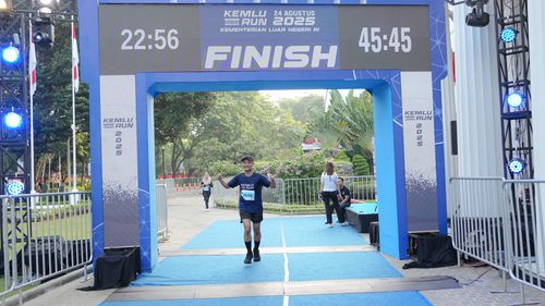Race photo from KEMLU RUN 2025