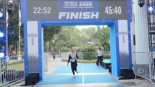 Race photo from KEMLU RUN 2025