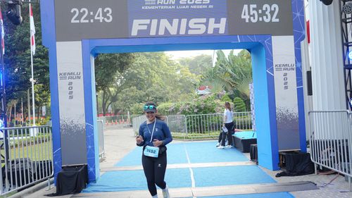 Race photo from KEMLU RUN 2025