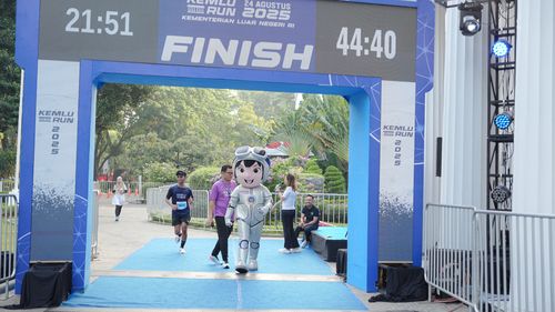 Race photo from KEMLU RUN 2025
